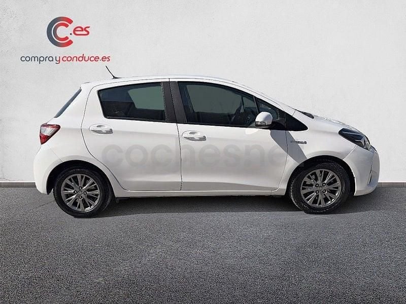 Usado Toyota Yaris Hybrid Active 100 CV (73 kW) 2018 Blanco Berlina