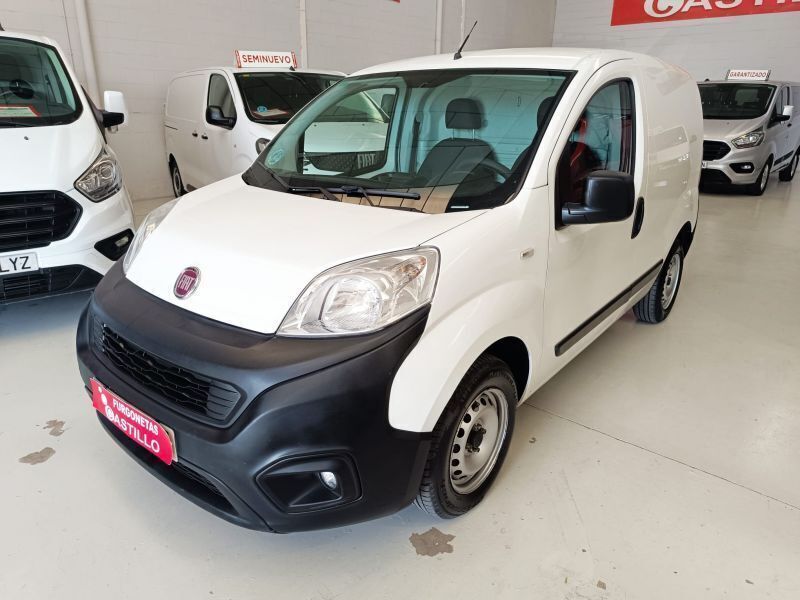 Blanco Usado 2019 Fiat Fiorino Monovolumen | 8850 € (Precio justo) - Imagen 1/4