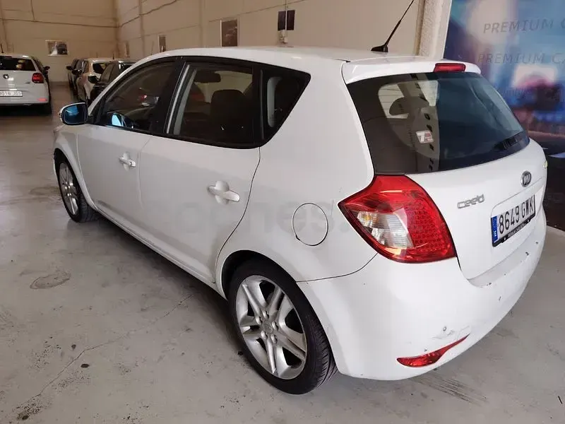 Usado Kia Ceed Active 115 CV (84 kW) 2010 Blanco Utilitario