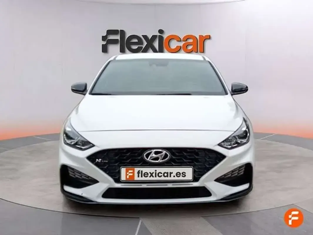 Usado Hyundai i30 N Line 120 CV (88 kW) 2023 Blanco Berlina