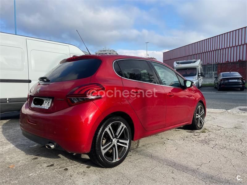 Usado Peugeot 208 GT-line 100 CV (73 kW) 2018 Granate Utilitario