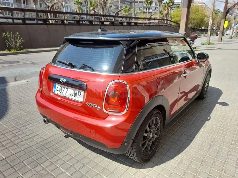 Usado Mini Cooper D 116 CV (85 kW) 2017 Rojo Utilitario