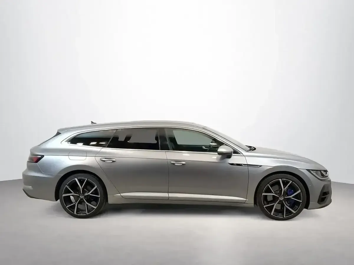 Usado VW Arteon R 324 CV (238 kW) 2023 Plateado Familiar
