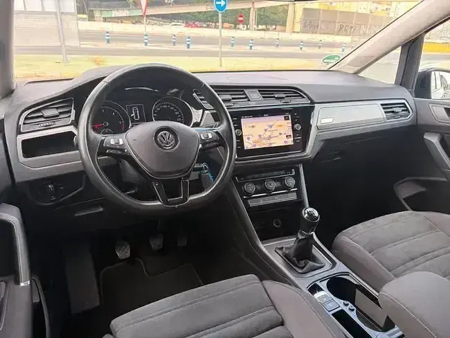 Usado VW Touran Sportline 150 CV (110 kW) 2019 Azul Monovolumen