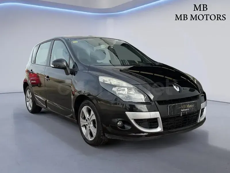Usado Renault Scénic III Expression 105 CV (77 kW) 2010 Negro Monovolumen