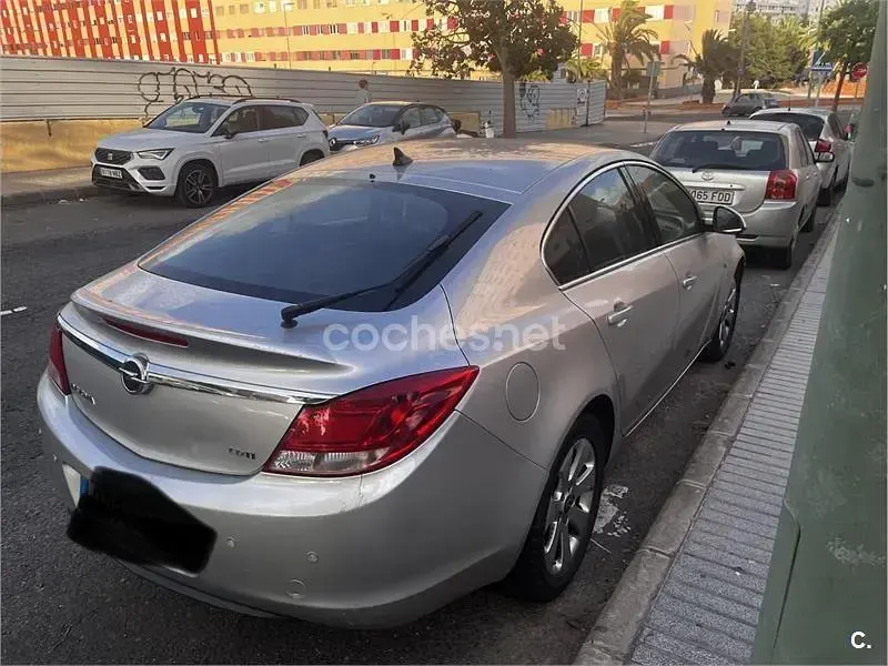 Usado Opel Insignia Cosmo 130 CV (95 kW) 2012 Gris / plata Berlina