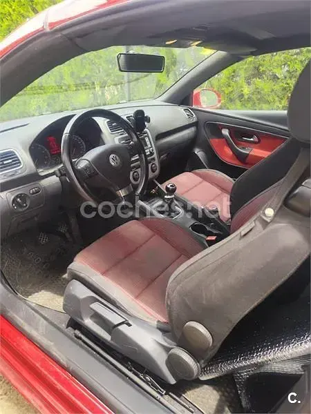 Usado VW Eos 122 CV (89 kW) 2008 Rojo Descapotable