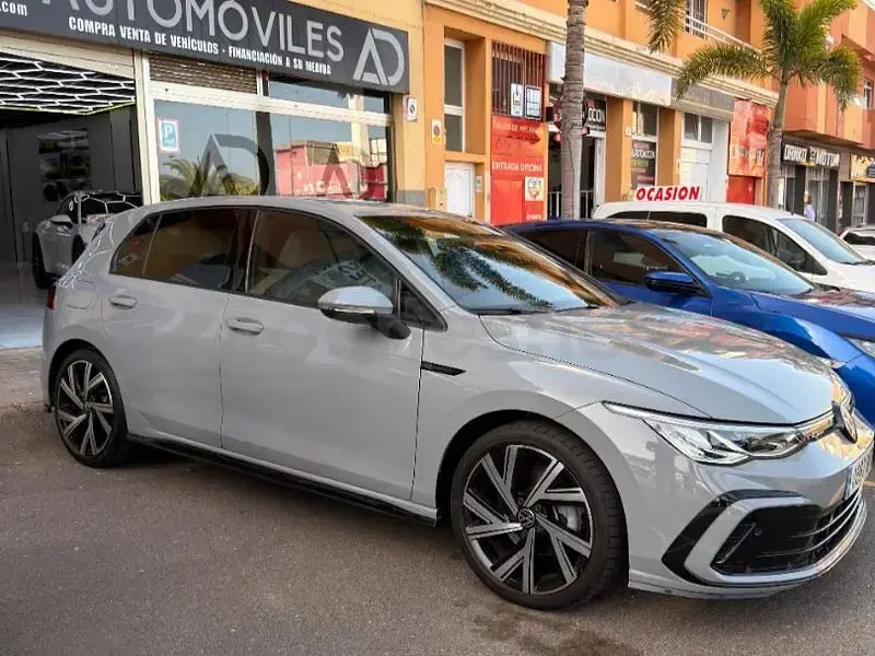 Usado VW Golf VIII R-line 150 CV (110 kW) 2023 Gris / plata Berlina