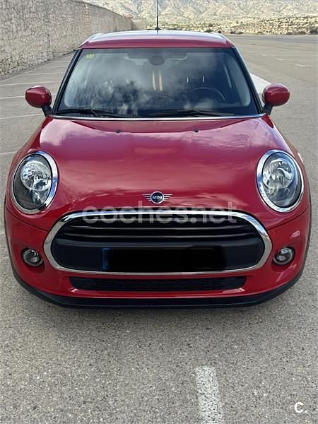 Usado Mini ONE 102 CV (75 kW) 2020 Rojo Utilitario