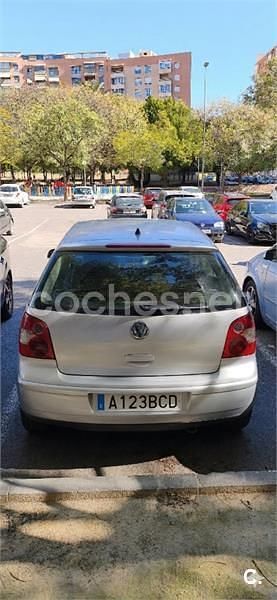 Usado VW Polo Trendline 64 CV (47 kW) 2004 Gris / plata Utilitario