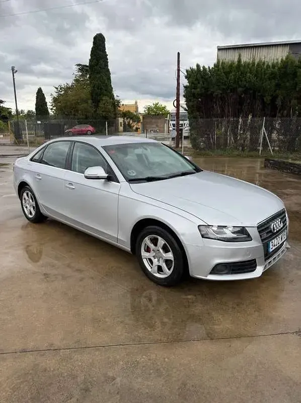 Usado Audi A4 140 CV (102 kW) 2008 Gris Familiar