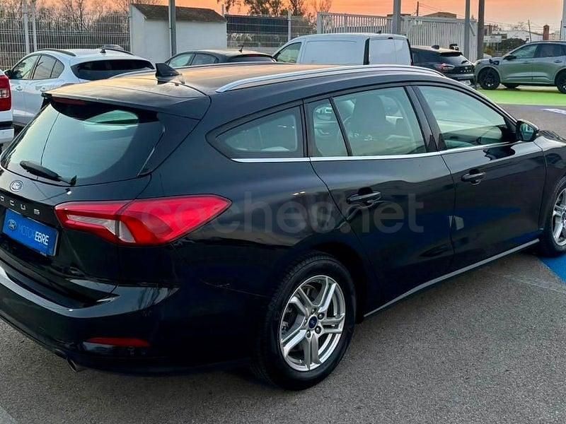 Usado Ford Focus Trend 125 CV (91 kW) 2020 Negro Familiar