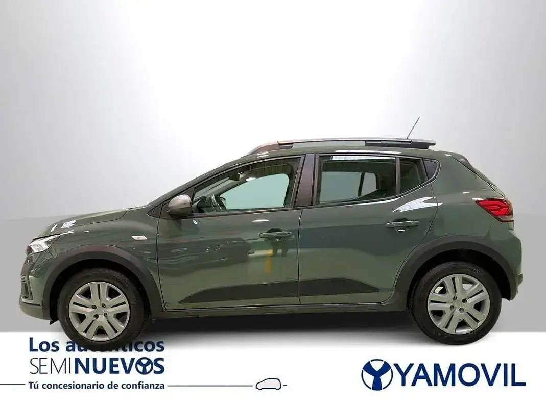 Usado Dacia Sandero Expression 101 CV (74 kW) 2023 Verde Utilitario