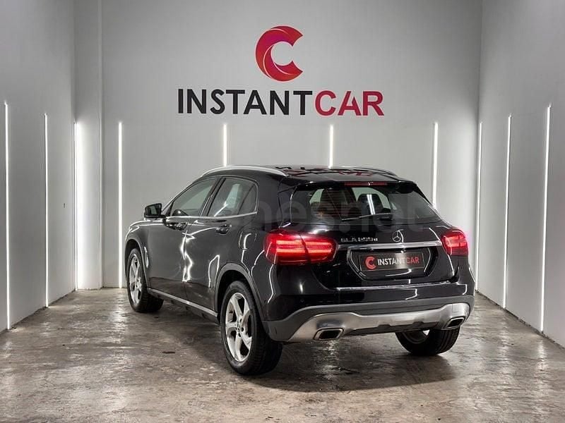 Usado Mercedes GLA200 136 CV (100 kW) 2019 Negro SUV