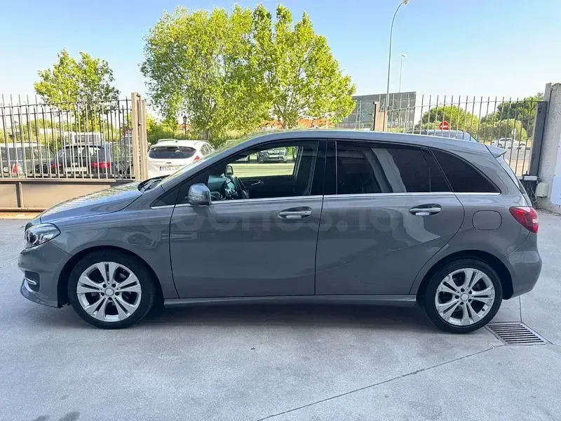 Usado Mercedes B180 Urban 109 CV (80 kW) 2016 Gris / plata Utilitario
