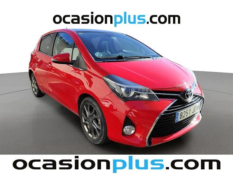 Usado Toyota Yaris Advance 90 CV (66 kW) 2015 Rojo Utilitario