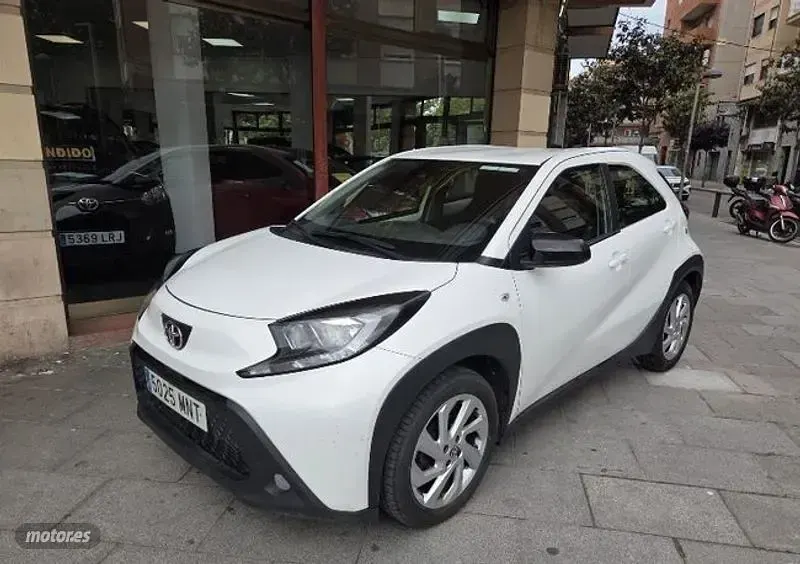 Usado Toyota Aygo X 72 CV (52 kW) 2024 Blanco SUV