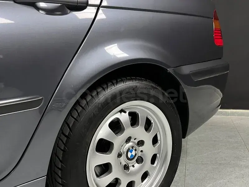 Usado BMW 325 Sport Line 192 HP (141 kW) 2002 Cinzento Sedan