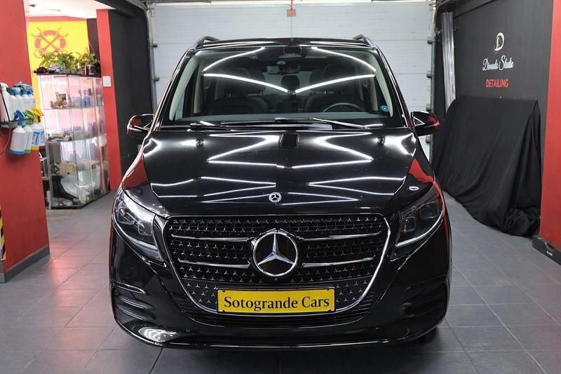 Usado Mercedes V300 Style 237 CV (174 kW) 2024 Negro Monovolumen