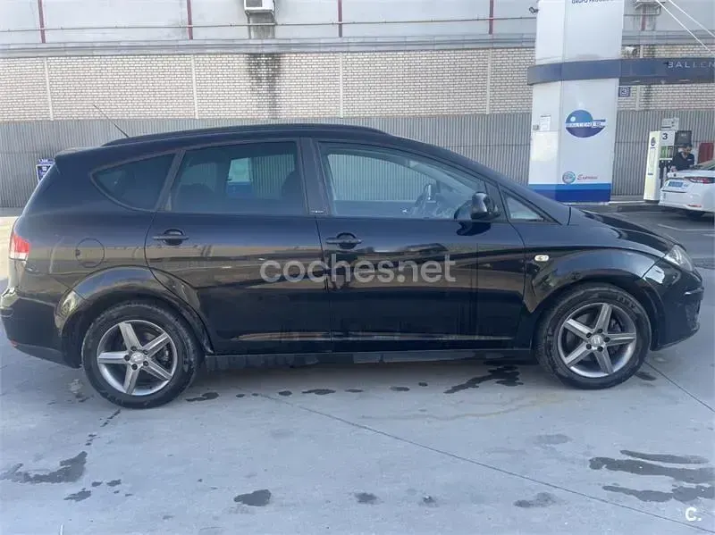 Usado Seat Altea XL I-Tech 140 CV (102 kW) 2014 Negro Monovolumen