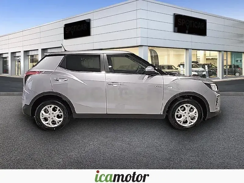 Usado KGM Tivoli 135 CV (99 kW) 2025 Gris / plata SUV