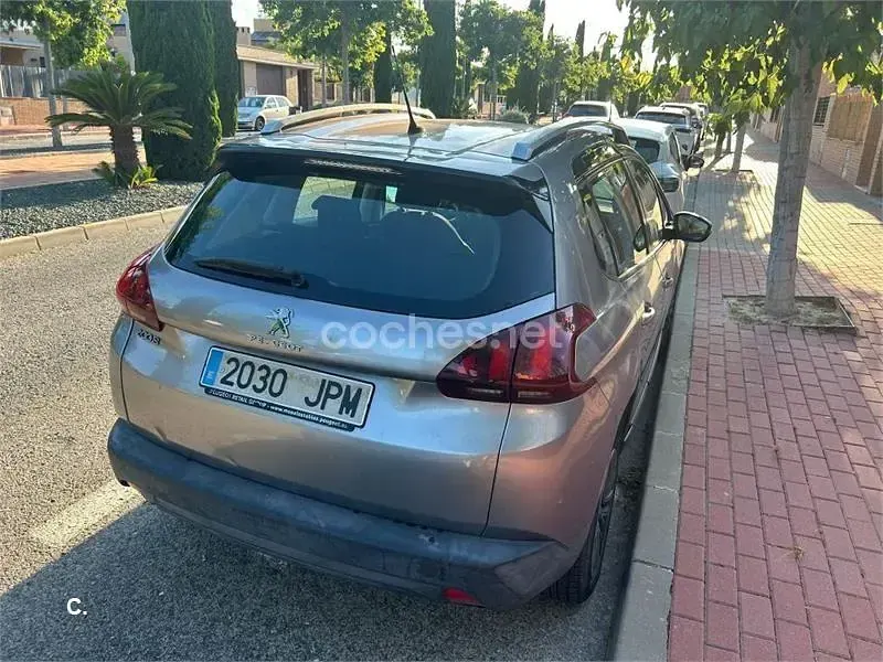 Usado Peugeot 2008 Active 100 CV (73 kW) 2016 Gris / plata SUV