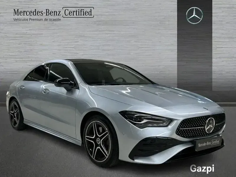 Usado Mercedes CLA200 163 CV (119 kW) 2025 Gris / plata Berlina