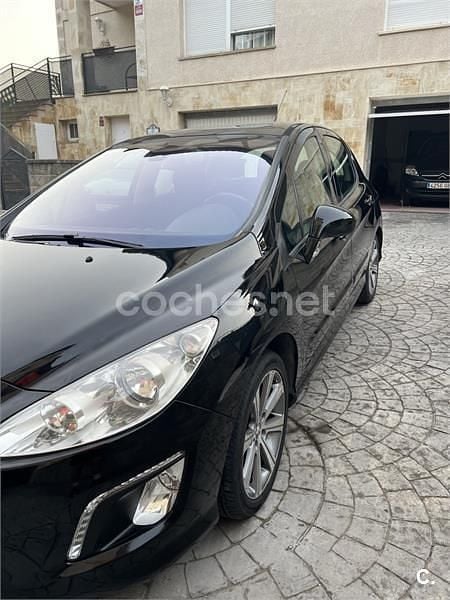 Usado Peugeot 308 Allure 112 CV (82 kW) 2013 Negro Berlina
