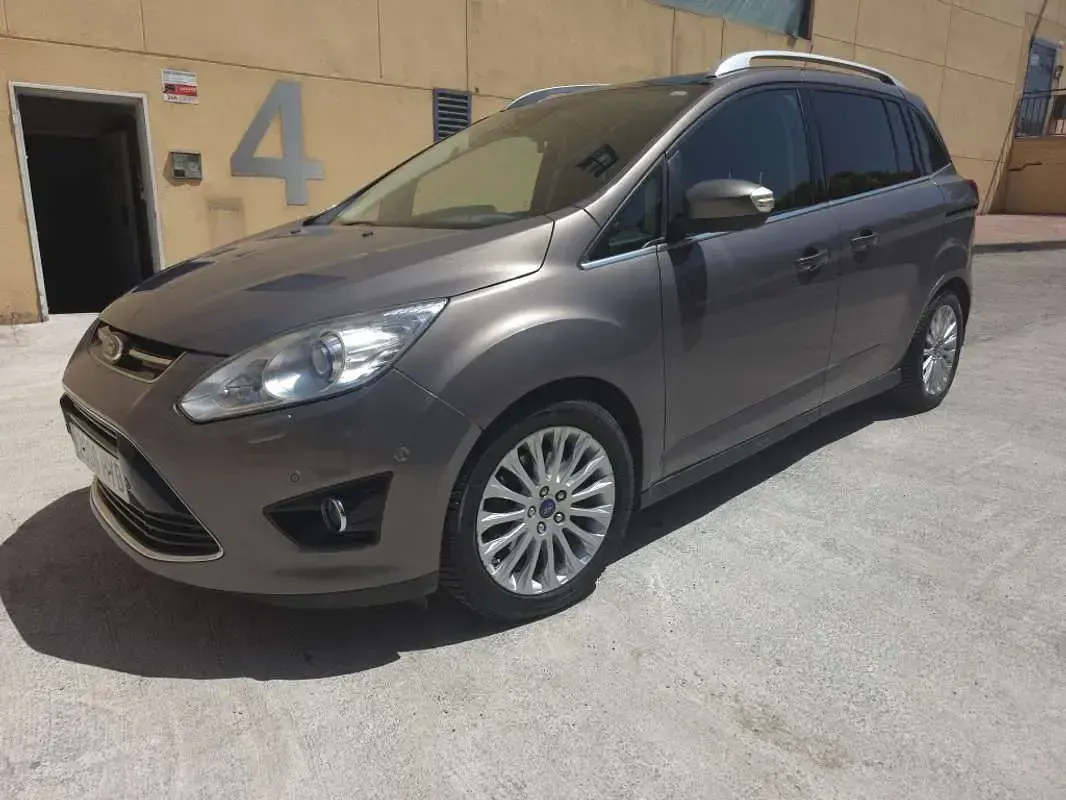 Usado Ford Grand C-Max Titanium 125 CV (91 kW) 2014 Marrón Monovolumen