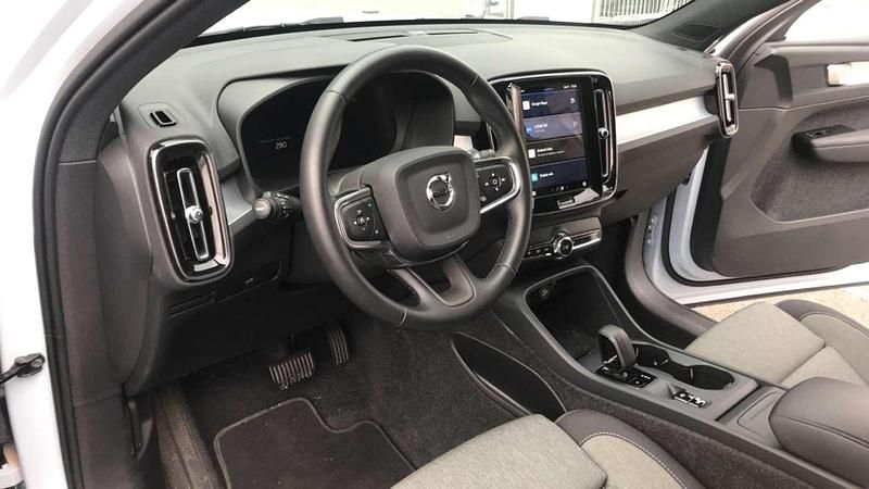 Usado Volvo XC40 Core 163 CV (119 kW) 2025 SUV