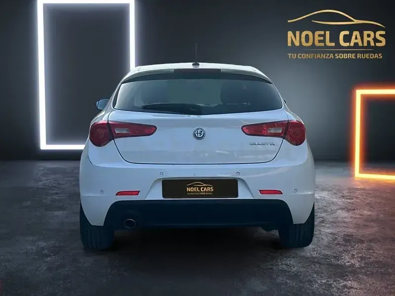 Usado Alfa Romeo Giulietta Super 120 CV (88 kW) 2019 Blanco Utilitario
