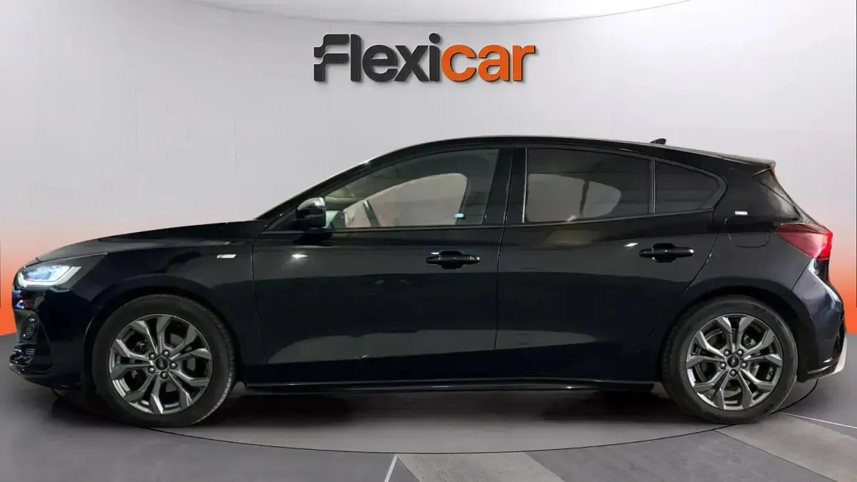Usado Ford Focus ST-Line 125 CV (91 kW) 2023 Negro Berlina