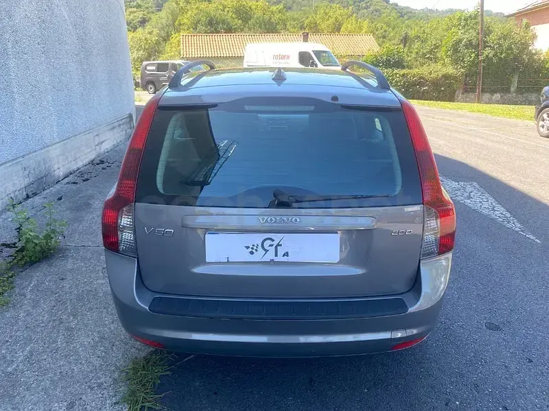 Usado Volvo V50 Momentum 136 CV (100 kW) 2009 Gris / plata Familiar