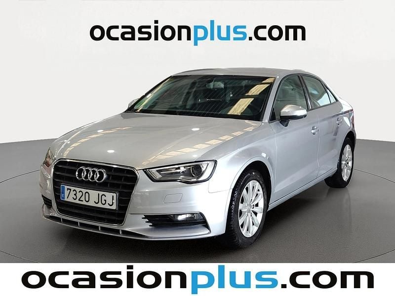 Usado Audi A3 110 CV (80 kW) 2015 Gris plata Berlina