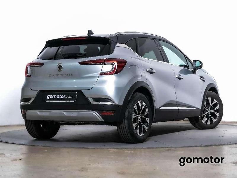 Usado Renault Captur Techno 90 CV (66 kW) 2024 Gris SUV