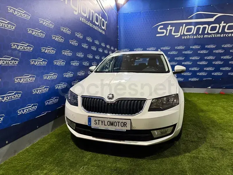 Usado Skoda Octavia Style 116 CV (85 kW) 2017 Blanco Familiar