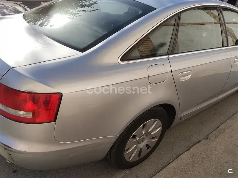 Usado Audi A6 140 CV (102 kW) 2004 Gris / plata Berlina