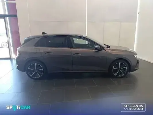 Usado Opel Astra 130 CV (95 kW) 2025 Gris / plata Utilitario