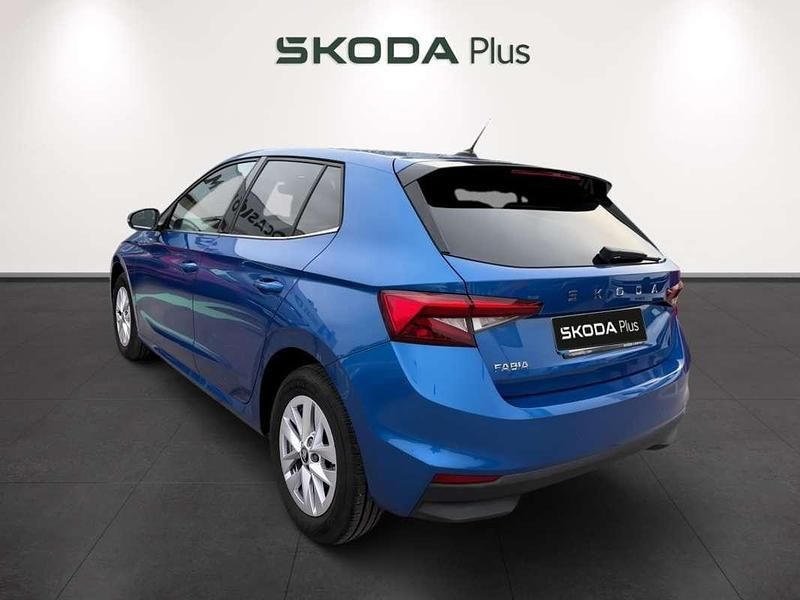Usado Skoda Fabia Selection 95 CV (69 kW) 2025 Azul Utilitario