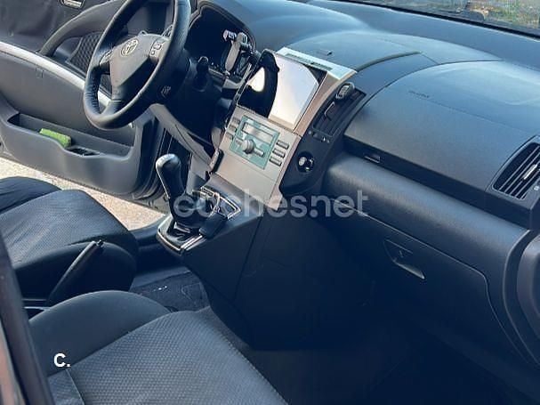 Usado Toyota Corolla Verso Sol 136 CV (100 kW) 2006 Gris / plata Monovolumen