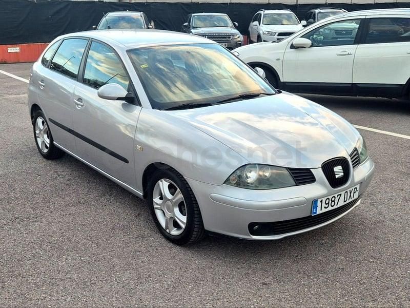 Usado Seat Ibiza 100 CV (73 kW) 2006 Gris / plata Utilitario