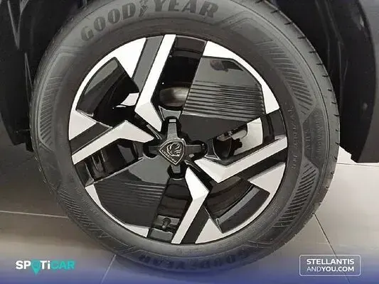 Usado Peugeot 2008 Allure 100 CV (73 kW) 2024 SUV