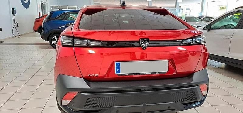 Usado Peugeot 408 Allure 131 CV (96 kW) 2023 Rojo Berlina