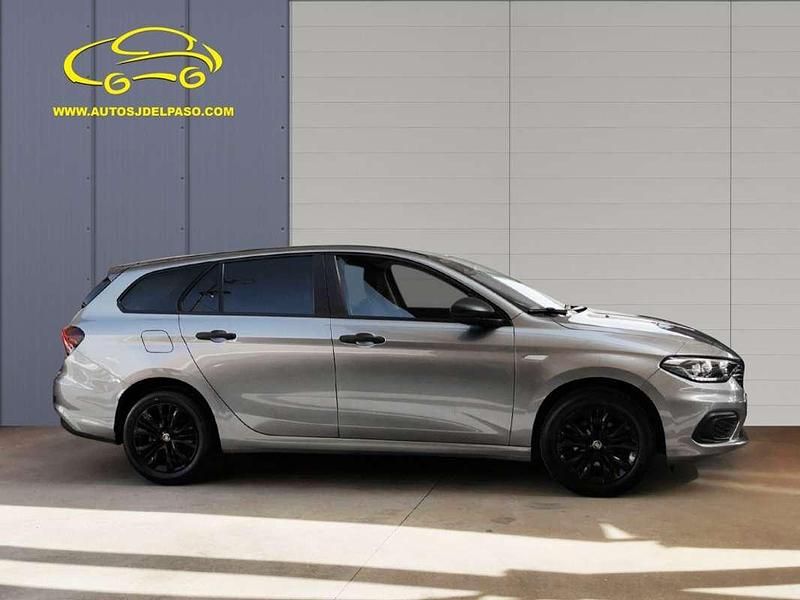 Usado Fiat Tipo Street 95 CV (69 kW) 2019 Gris Berlina