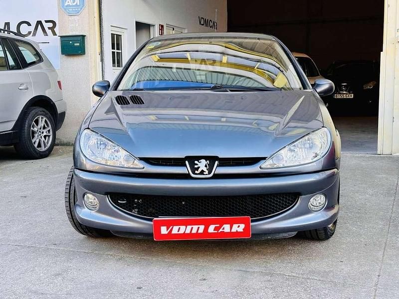 Usado Peugeot 206 110 CV (80 kW) 2006 Gris Utilitario