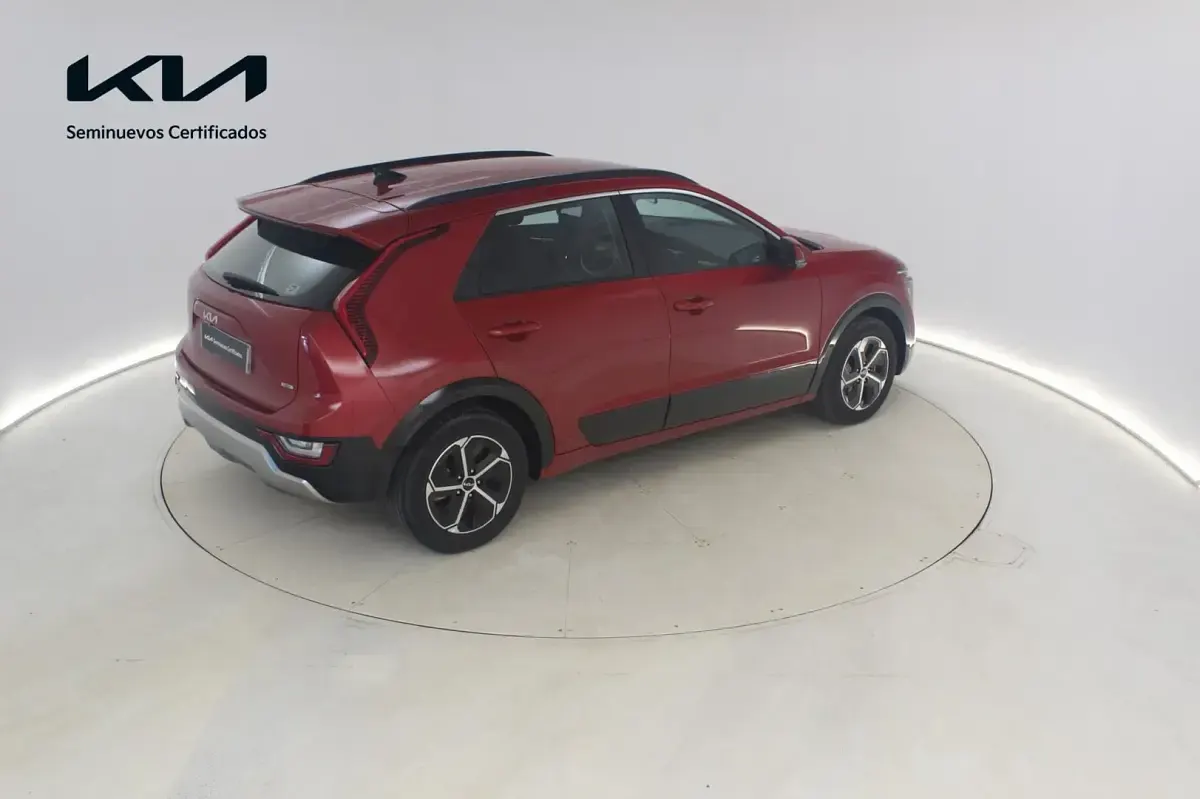 Usado Kia Niro 141 CV (103 kW) 2024 Runway red SUV