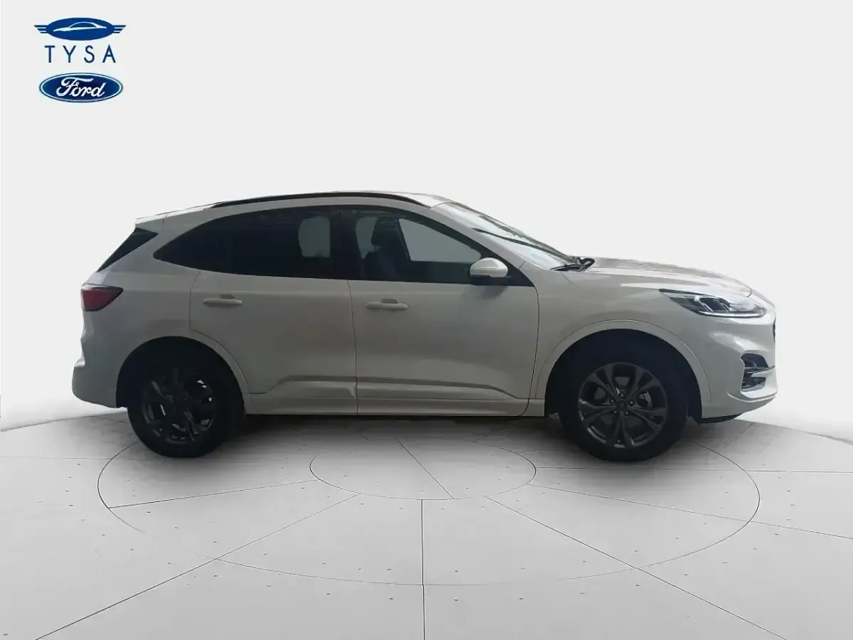 Begagnad Ford Kuga ST-Line 225 HK (165 kW) 2023 Vit SUV