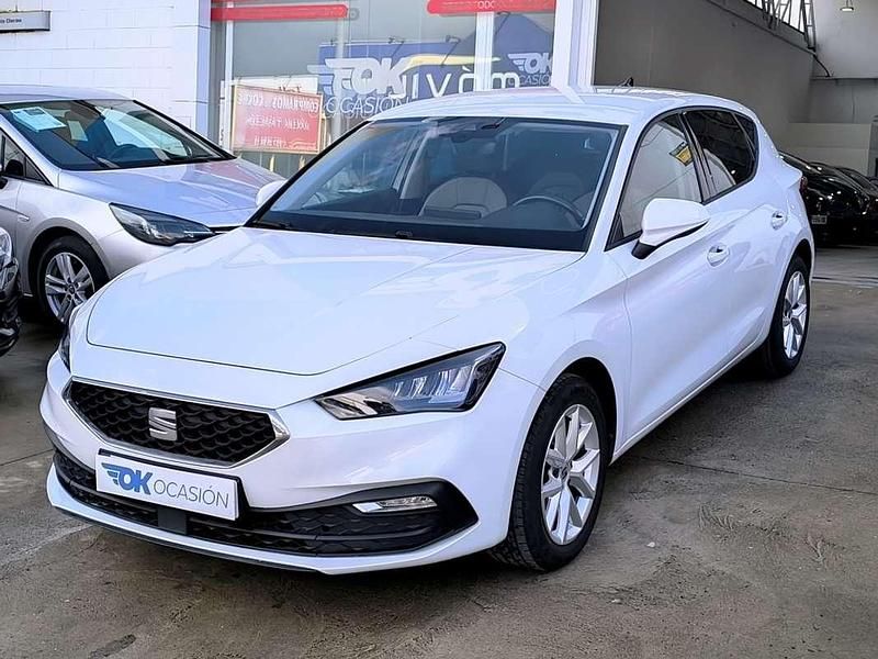 Usado Seat Leon Reference 116 CV (85 kW) 2021 Blanco Utilitario