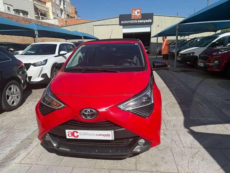 Usado Toyota Aygo X-clusiv 72 CV (52 kW) 2020 Rojo Utilitario