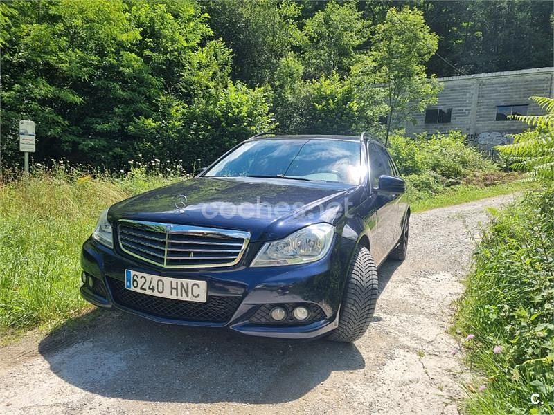 Usado Mercedes C200 136 CV (100 kW) 2012 Azul Familiar